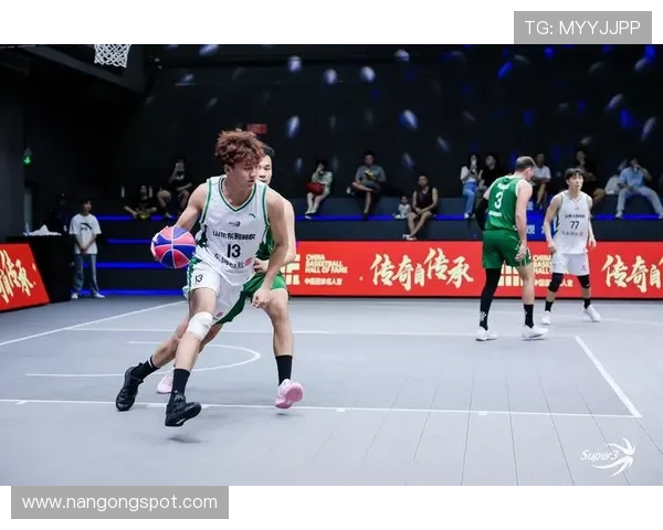 中国篮球队逆袭战胜强敌 晋级国际赛四强 展现惊人实力